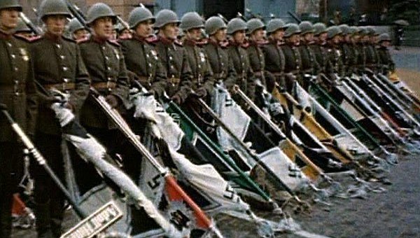 7 знаменитых парадов на Красной площади 7 знаменитых парадов на Красной площади