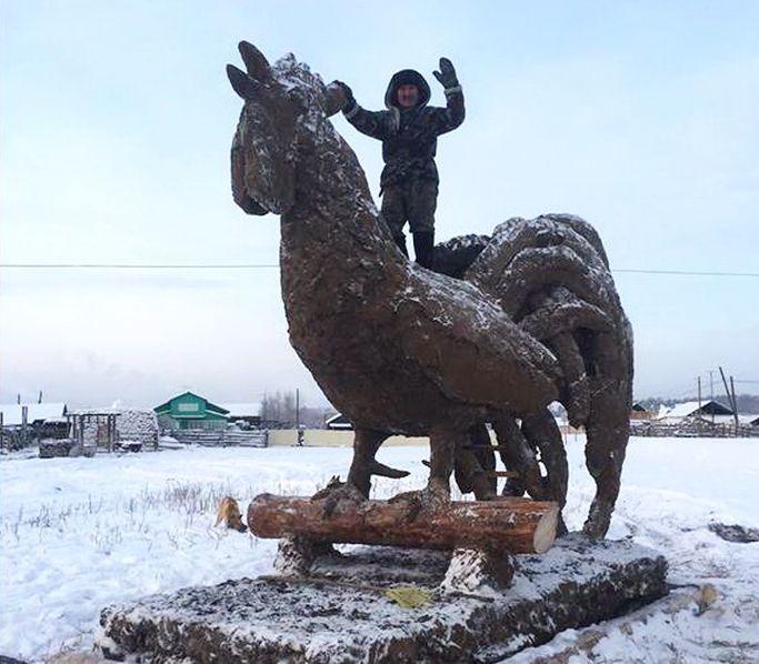 Якутский скульптор вылепил петушка из дерьма