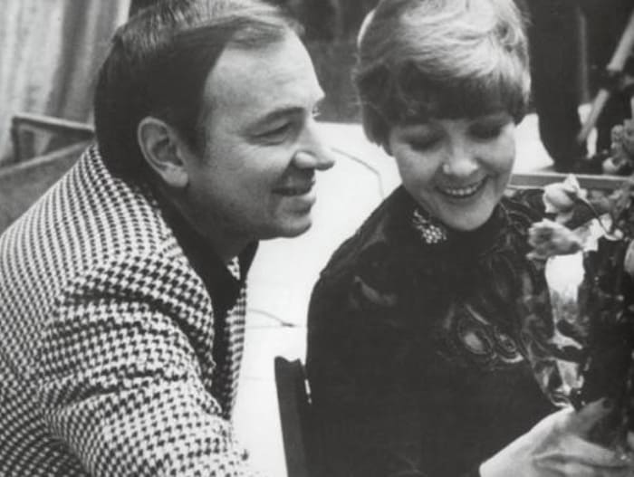 Белла Ахмадулина: 80 лет назад родилась легендарная поэтеса Белла Ахмадулина: 80 лет назад родилась легендарная поэтеса