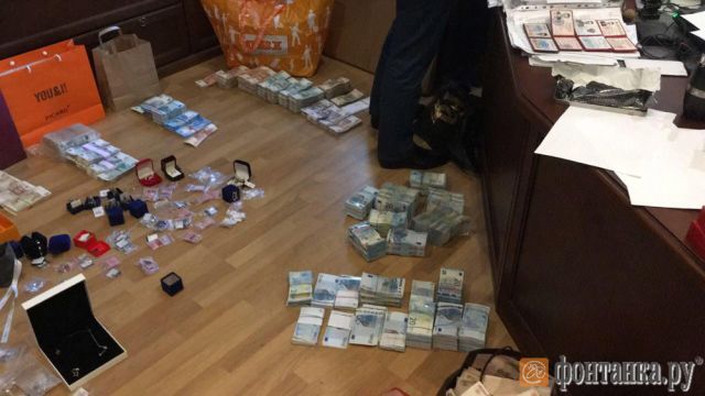 У главы Северо-Западного управления Ростехнадзора Григория Слабикова обнаружили боле 150 млн рублей У главы Северо-Западного управления Ростехнадзора Григория Слабикова обнаружили боле 150 млн рублей