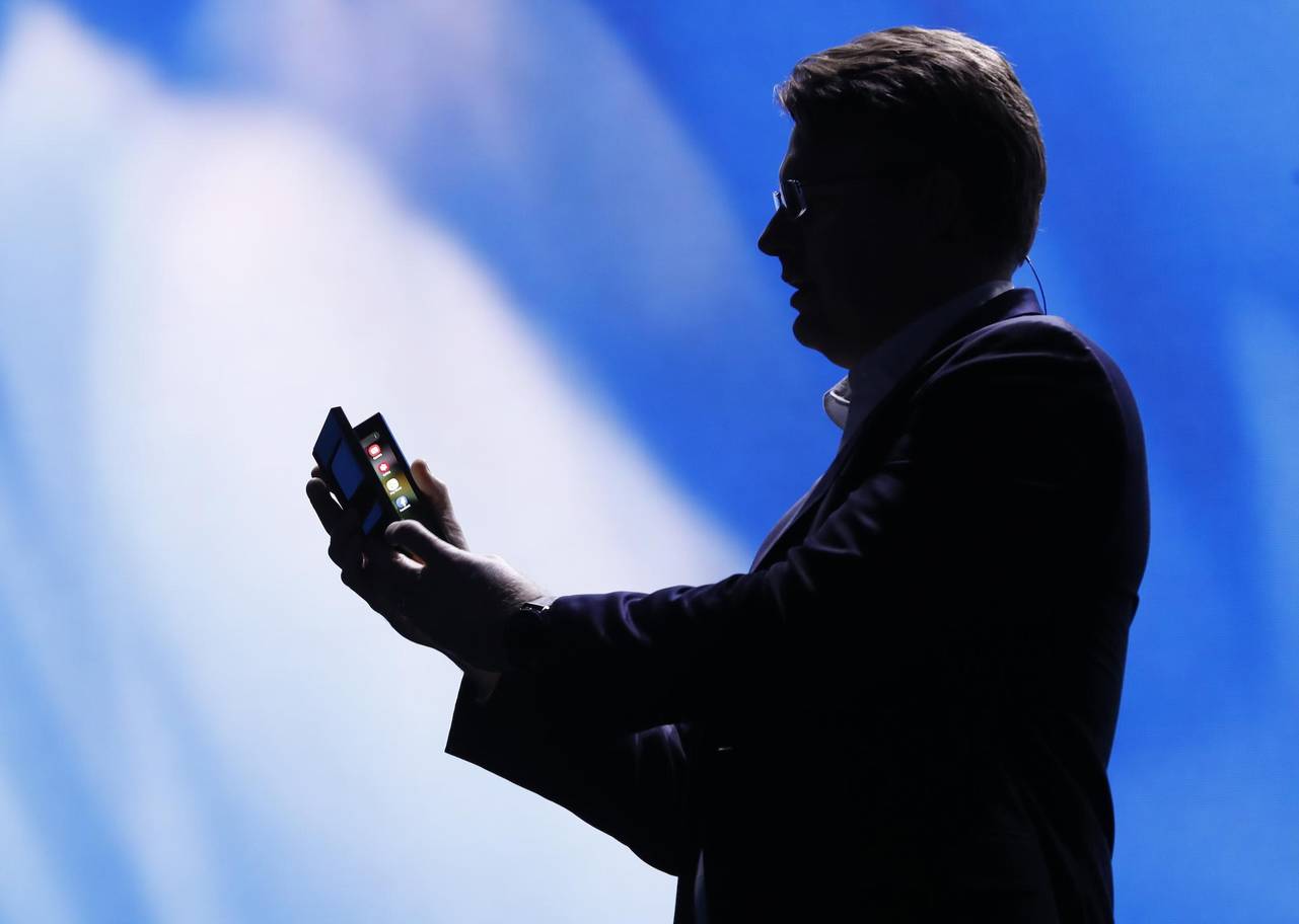 Samsung представила сгибающийся телефон Samsung представила сгибающийся телефон
