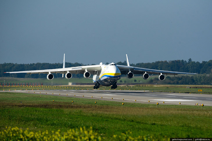 Ан-225 «Мрия» — самый большой самолет в мире Ан-225 «Мрия» — самый большой самолет в мире