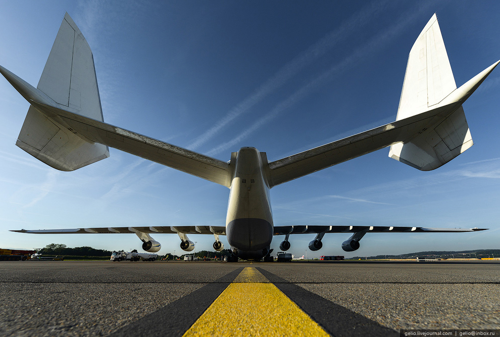Ан-225 «Мрия» — самый большой самолет в мире Ан-225 «Мрия» — самый большой самолет в мире