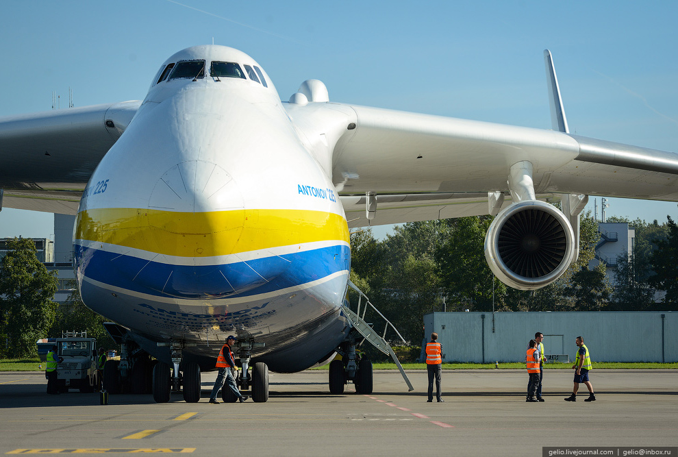 Ан-225 «Мрия» — самый большой самолет в мире Ан-225 «Мрия» — самый большой самолет в мире