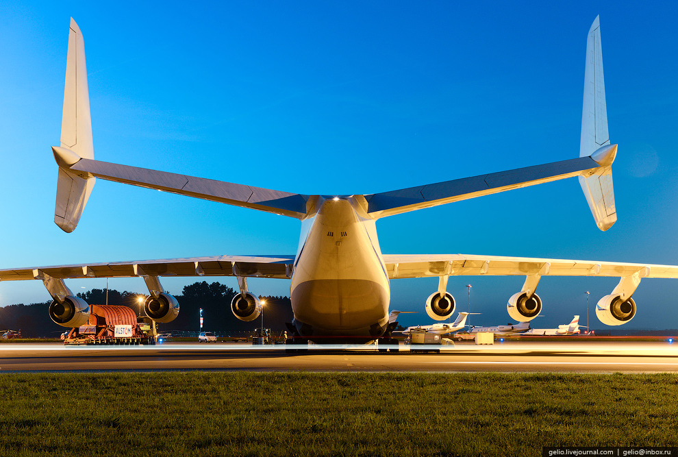 Ан-225 «Мрия» — самый большой самолет в мире Ан-225 «Мрия» — самый большой самолет в мире