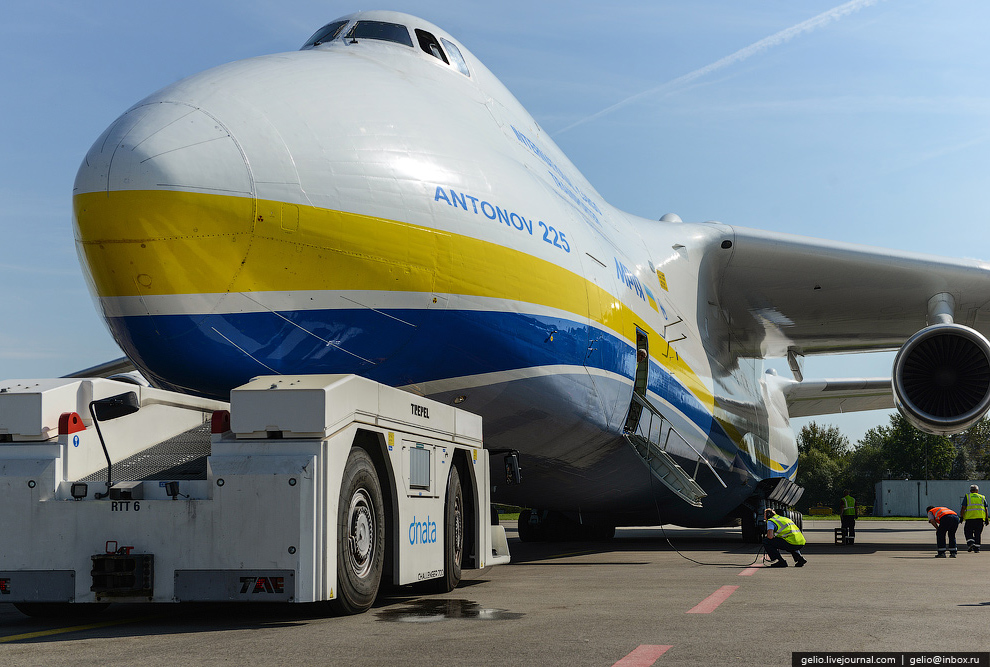 Ан-225 «Мрия» — самый большой самолет в мире Ан-225 «Мрия» — самый большой самолет в мире