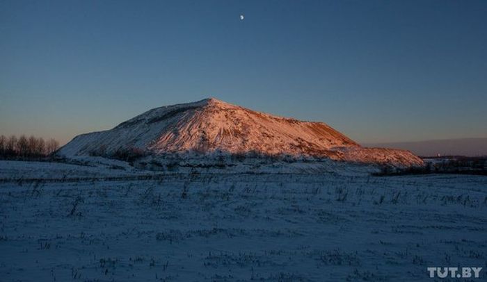 Как живут бомжи на городских свалках в зимнее время года Как живут бомжи на городских свалках в зимнее время года