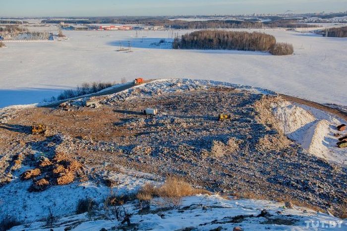 Как живут бомжи на городских свалках в зимнее время года Как живут бомжи на городских свалках в зимнее время года