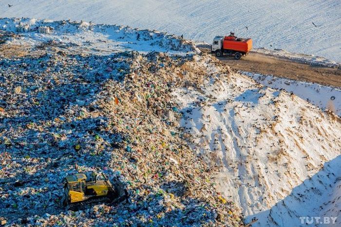 Как живут бомжи на городских свалках в зимнее время года Как живут бомжи на городских свалках в зимнее время года