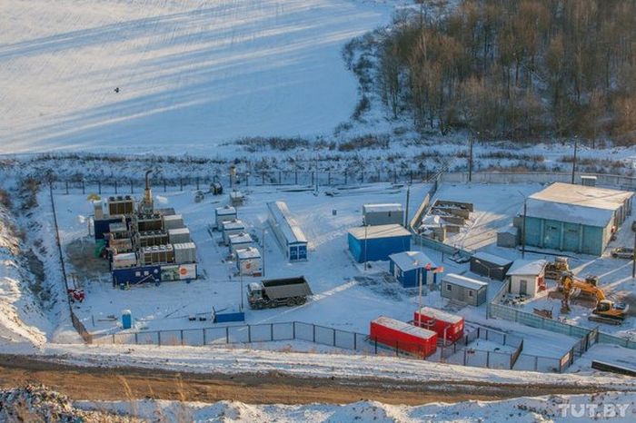Как живут бомжи на городских свалках в зимнее время года Как живут бомжи на городских свалках в зимнее время года
