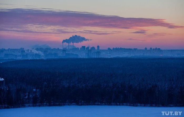 Как живут бомжи на городских свалках в зимнее время года Как живут бомжи на городских свалках в зимнее время года