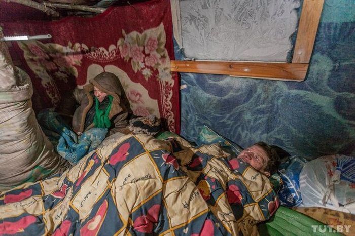 Как живут бомжи на городских свалках в зимнее время года Как живут бомжи на городских свалках в зимнее время года
