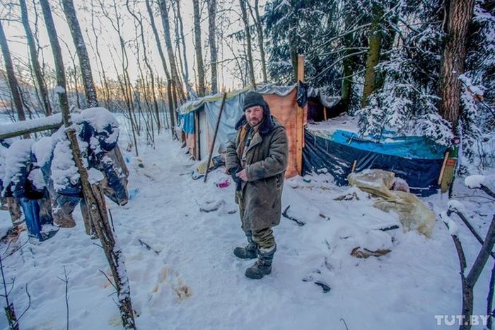 Как живут бомжи на городских свалках в зимнее время года Как живут бомжи на городских свалках в зимнее время года
