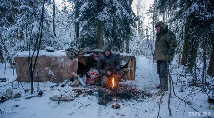 Как живут бомжи на городских свалках в зимнее время года Как живут бомжи на городских свалках в зимнее время года