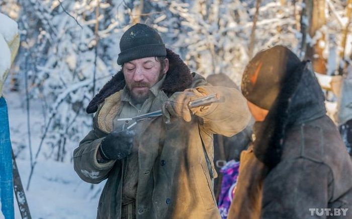 Как живут бомжи на городских свалках в зимнее время года Как живут бомжи на городских свалках в зимнее время года