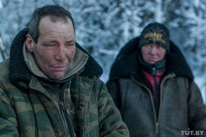Как живут бомжи на городских свалках в зимнее время года Как живут бомжи на городских свалках в зимнее время года