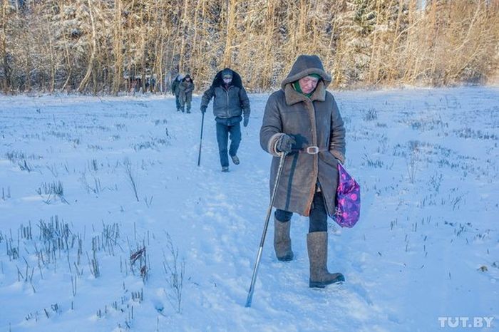 Как живут бомжи на городских свалках в зимнее время года Как живут бомжи на городских свалках в зимнее время года