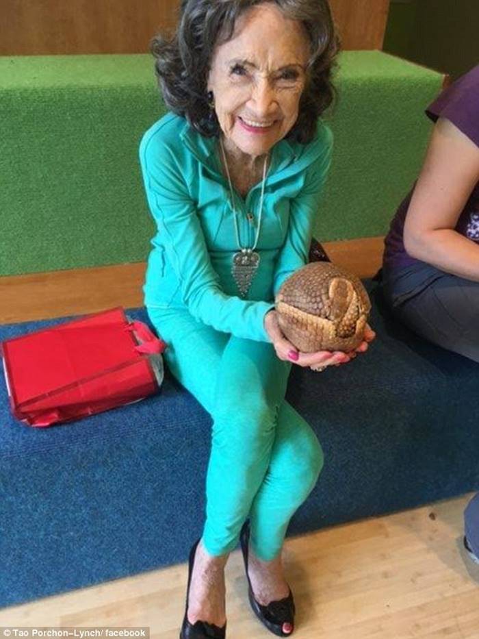 «Радость жизни находится прямо внутри вас» — Тао Порчон-Линч, 98-летняя инструктор йоги «Радость жизни находится прямо внутри вас» — Тао Порчон-Линч, 98-летняя инструктор йоги