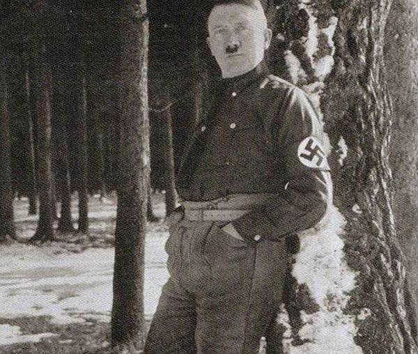 Гитлер в шортах