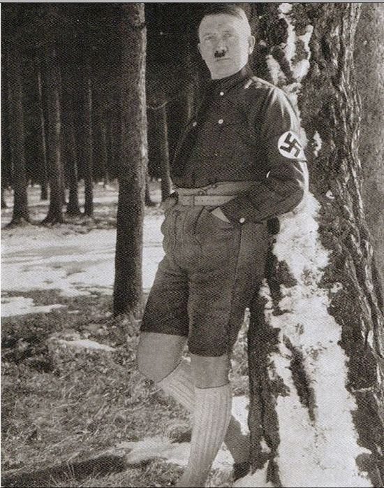 Гитлер в шортах