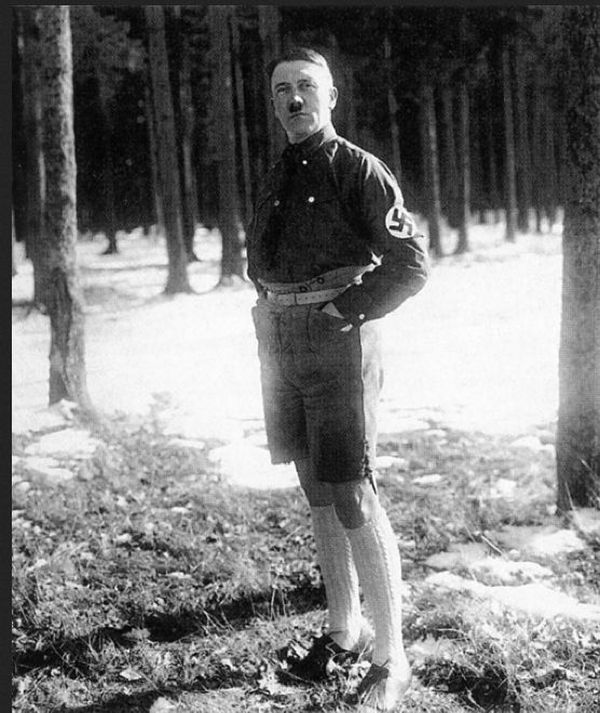 Гитлер в шортах