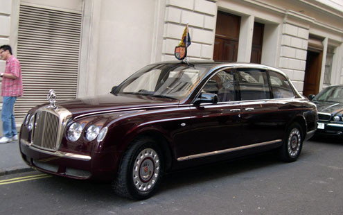 Служебные автомобили, на которых ездят мировые лидеры Служебные автомобили, на которых ездят мировые лидеры