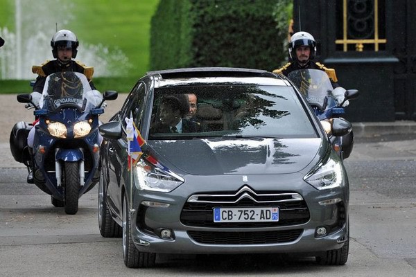 Служебные автомобили, на которых ездят мировые лидеры Служебные автомобили, на которых ездят мировые лидеры