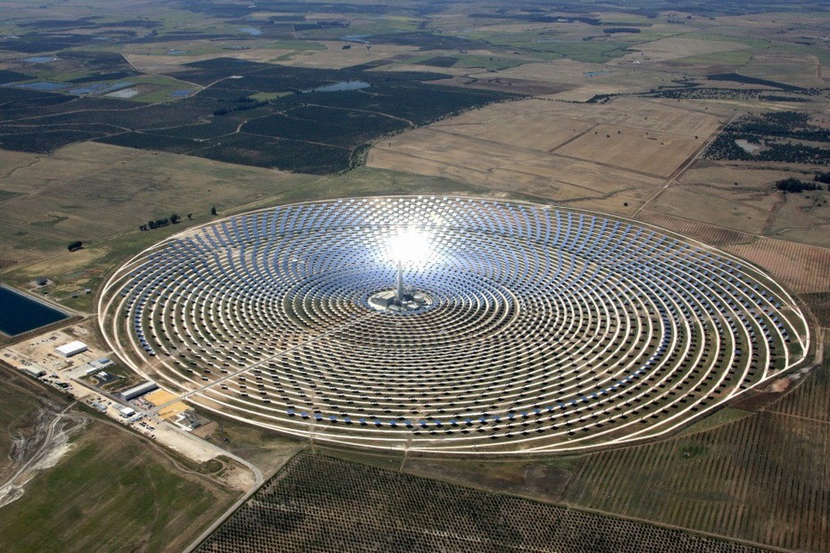 Gemasolar – первая в мире круглосуточная гелиоэлектростанция Gemasolar – первая в мире круглосуточная гелиоэлектростанция