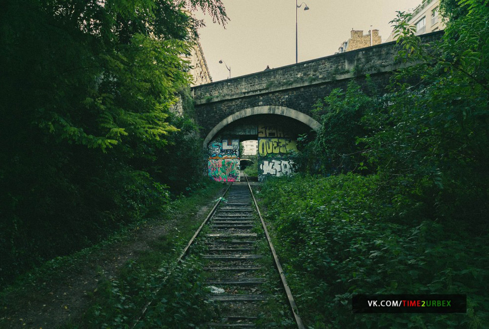 Заброшенная красота в центре Парижа Заброшенная красота в центре Парижа