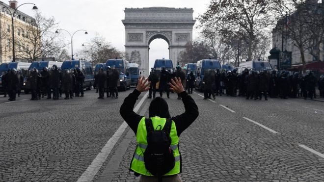 Протесты во Франции в фотографиях Протесты во Франции в фотографиях