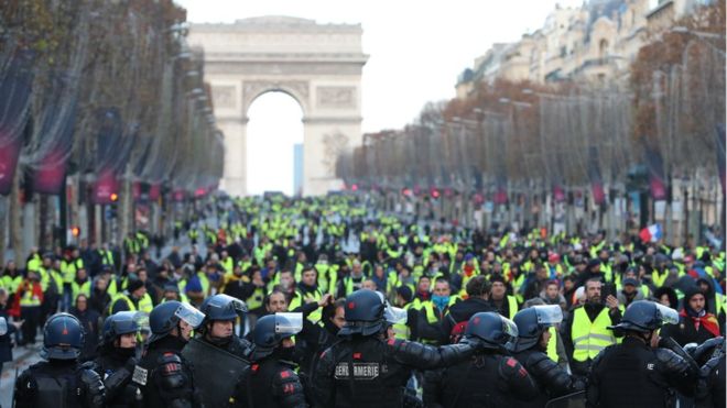 Протесты во Франции в фотографиях Протесты во Франции в фотографиях