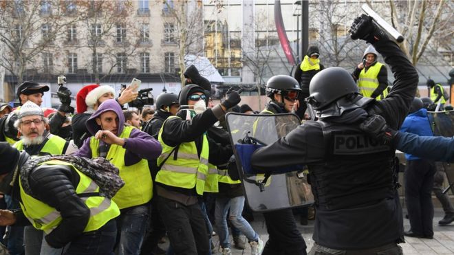Протесты во Франции в фотографиях Протесты во Франции в фотографиях