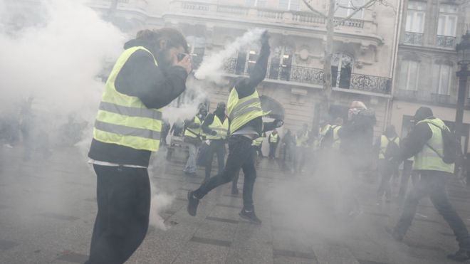 Протесты во Франции в фотографиях Протесты во Франции в фотографиях