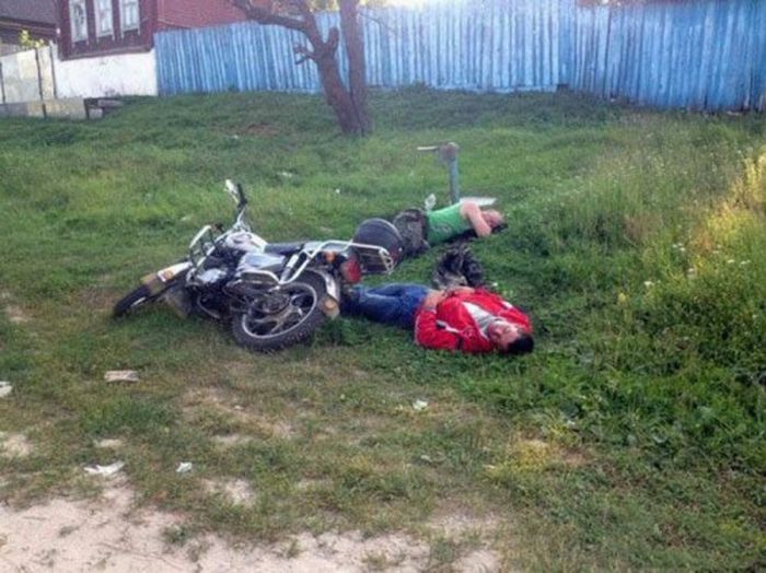 Веселые ребята развлекаются