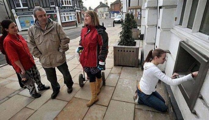 Смешные и нелепые фотографии банкоматов, веселящие своей абсурдностью до слёз Смешные и нелепые фотографии банкоматов, веселящие своей абсурдностью до слёз