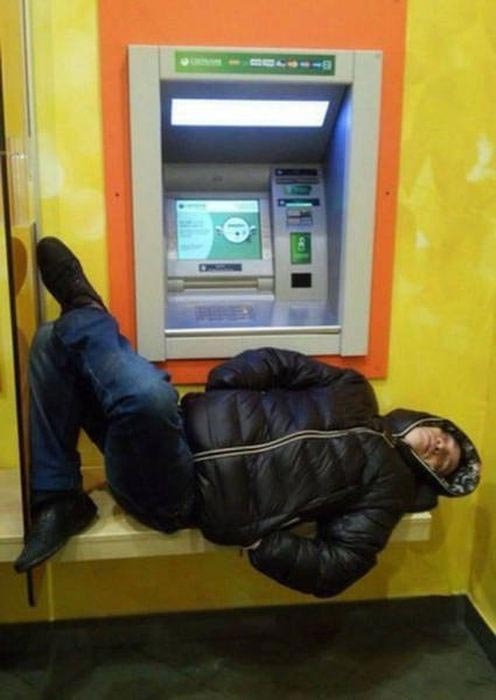 Смешные и нелепые фотографии банкоматов, веселящие своей абсурдностью до слёз Смешные и нелепые фотографии банкоматов, веселящие своей абсурдностью до слёз