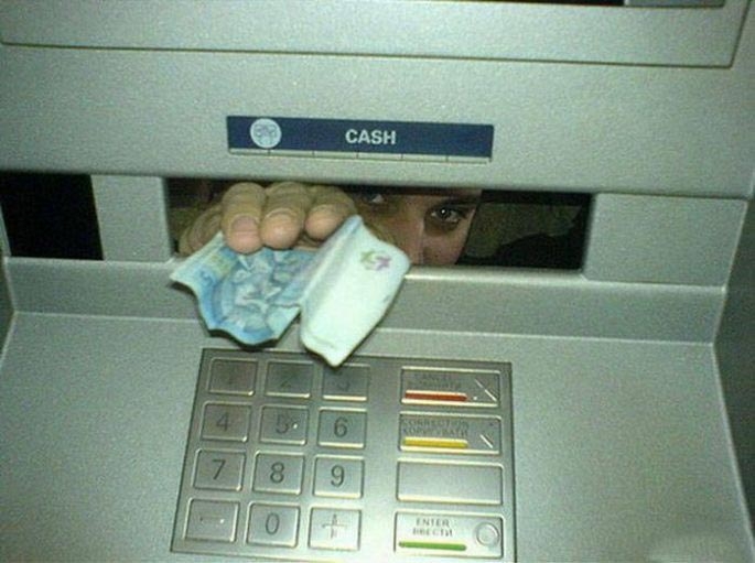 Смешные и нелепые фотографии банкоматов, веселящие своей абсурдностью до слёз Смешные и нелепые фотографии банкоматов, веселящие своей абсурдностью до слёз