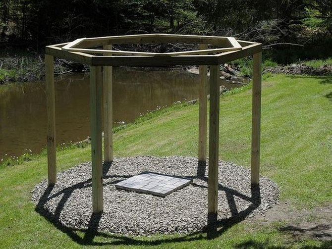 Идея необычной беседки с качелями Идея необычной беседки с качелями