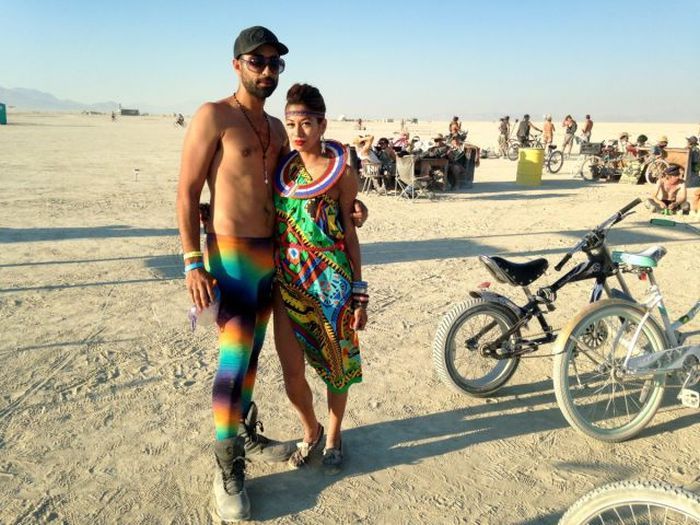 Люди и их костюмы на фестивале Burning Man 201