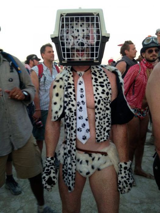 Люди и их костюмы на фестивале Burning Man 201