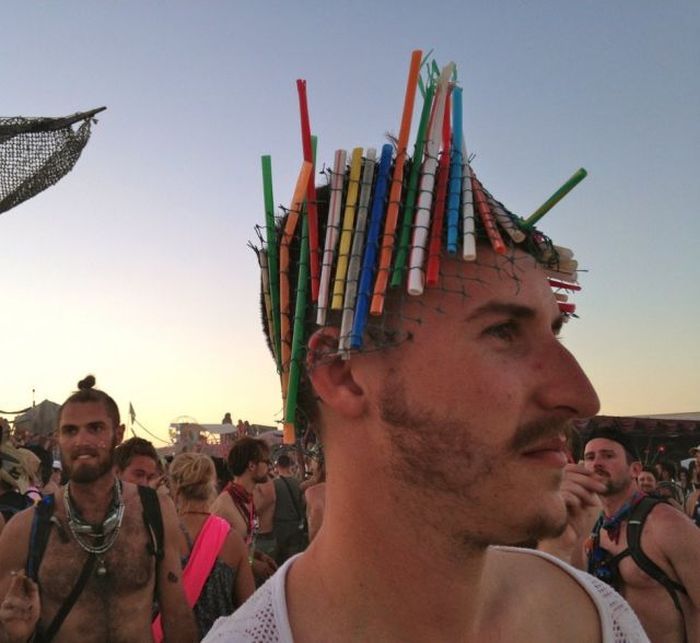 Люди и их костюмы на фестивале Burning Man 201