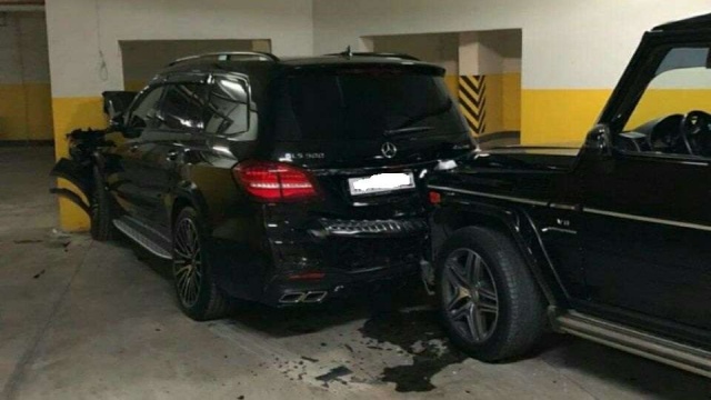 Дорогостоящая авария на парковке во Владивостоке