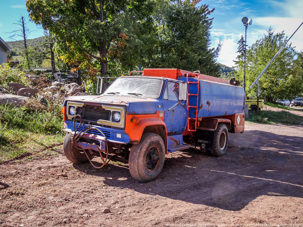 Старые автомобили на улицах Нью-Йорка Старые автомобили на улицах Нью-Йорка