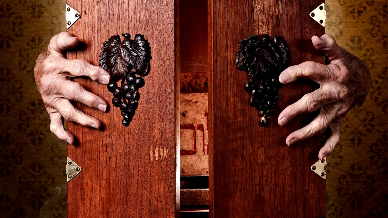 «Не трогай священный горшок, простофиля!» или несколько самых ужасных проклятых предметов, к которым лучше не прикасаться «Не трогай священный горшок, простофиля!» или несколько самых ужасных проклятых предметов, к которым лучше не прикасаться