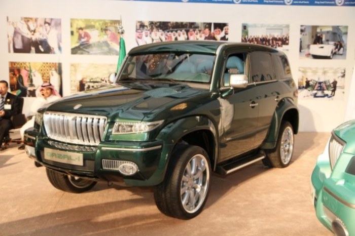 Роскошные арабские автомобили класса люкс Роскошные арабские автомобили класса люкс