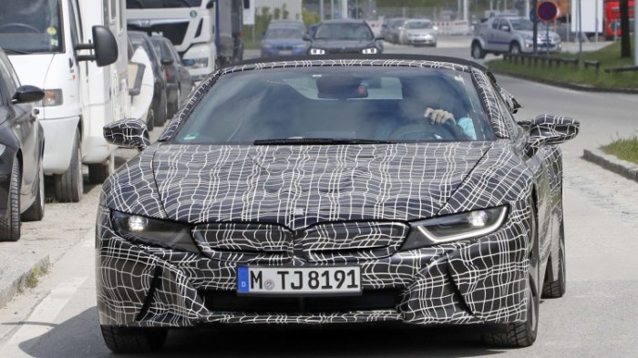 Совсем скоро на дорогах появится новый BMW i8 Spyder Совсем скоро на дорогах появится новый BMW i8 Spyder