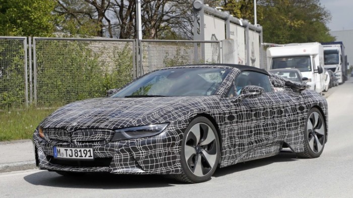 Совсем скоро на дорогах появится новый BMW i8 Spyder Совсем скоро на дорогах появится новый BMW i8 Spyder