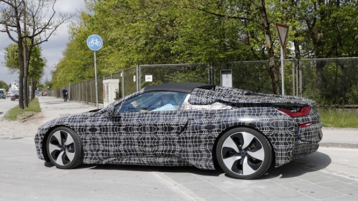 Совсем скоро на дорогах появится новый BMW i8 Spyder Совсем скоро на дорогах появится новый BMW i8 Spyder