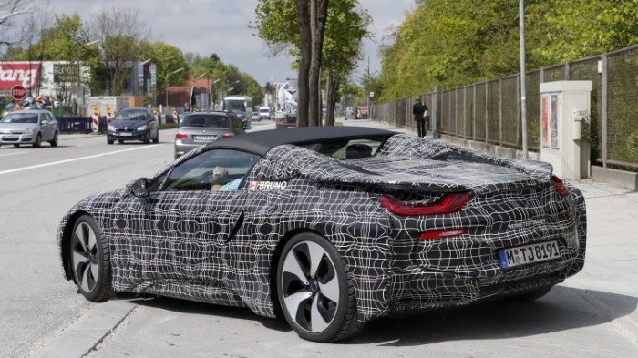 Совсем скоро на дорогах появится новый BMW i8 Spyder Совсем скоро на дорогах появится новый BMW i8 Spyder