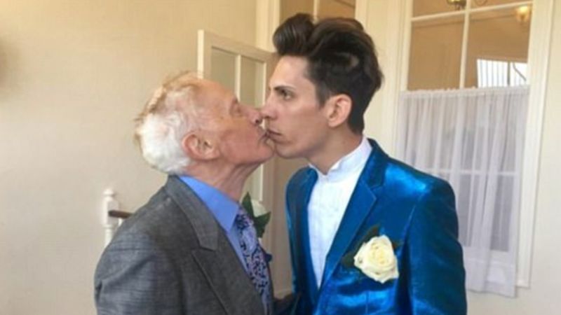 79-летний священник-гей вернулся к изменившему ему 24-летнему мужу